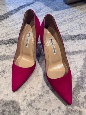 Manolo Blahnik Fuchsia Suede Pointed-Toe Pumps